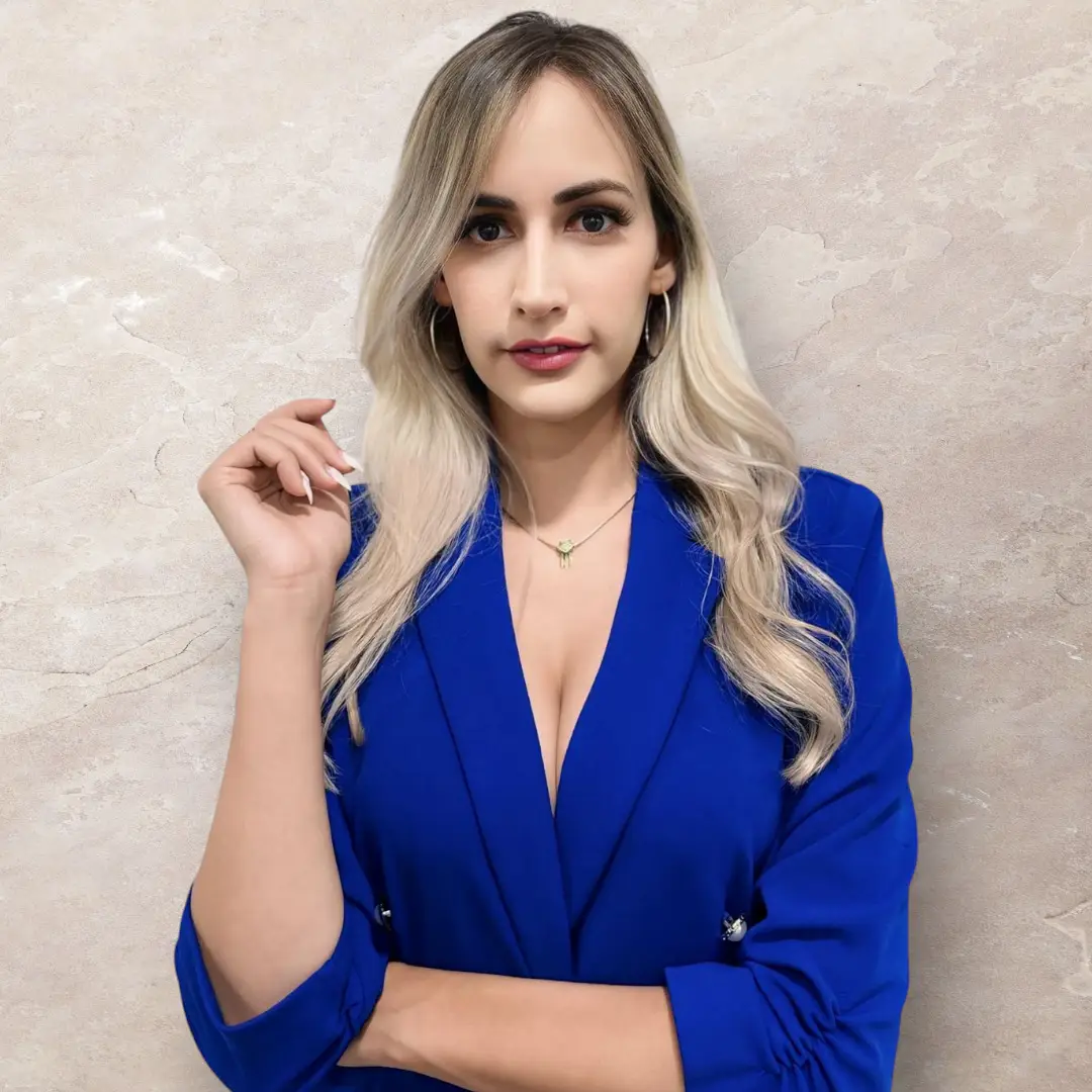 Ailen Naranjo, real estate agent, smiling confidently in a modern property setting.
